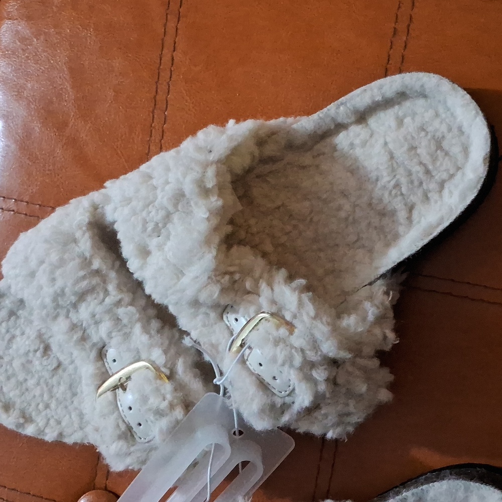 Auden Faux-Fur Slippers⭐️⭐️⭐️⭐️ - Picture 4 of 9